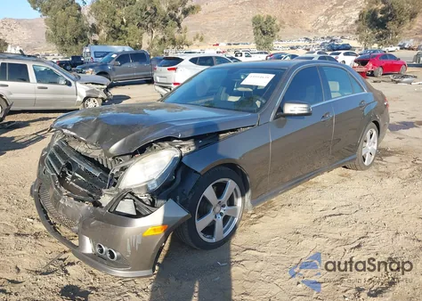 2010 Mercedes-Benz E 350 z USA, uszkodzony, nr VIN WDDHF5GB2AA098990